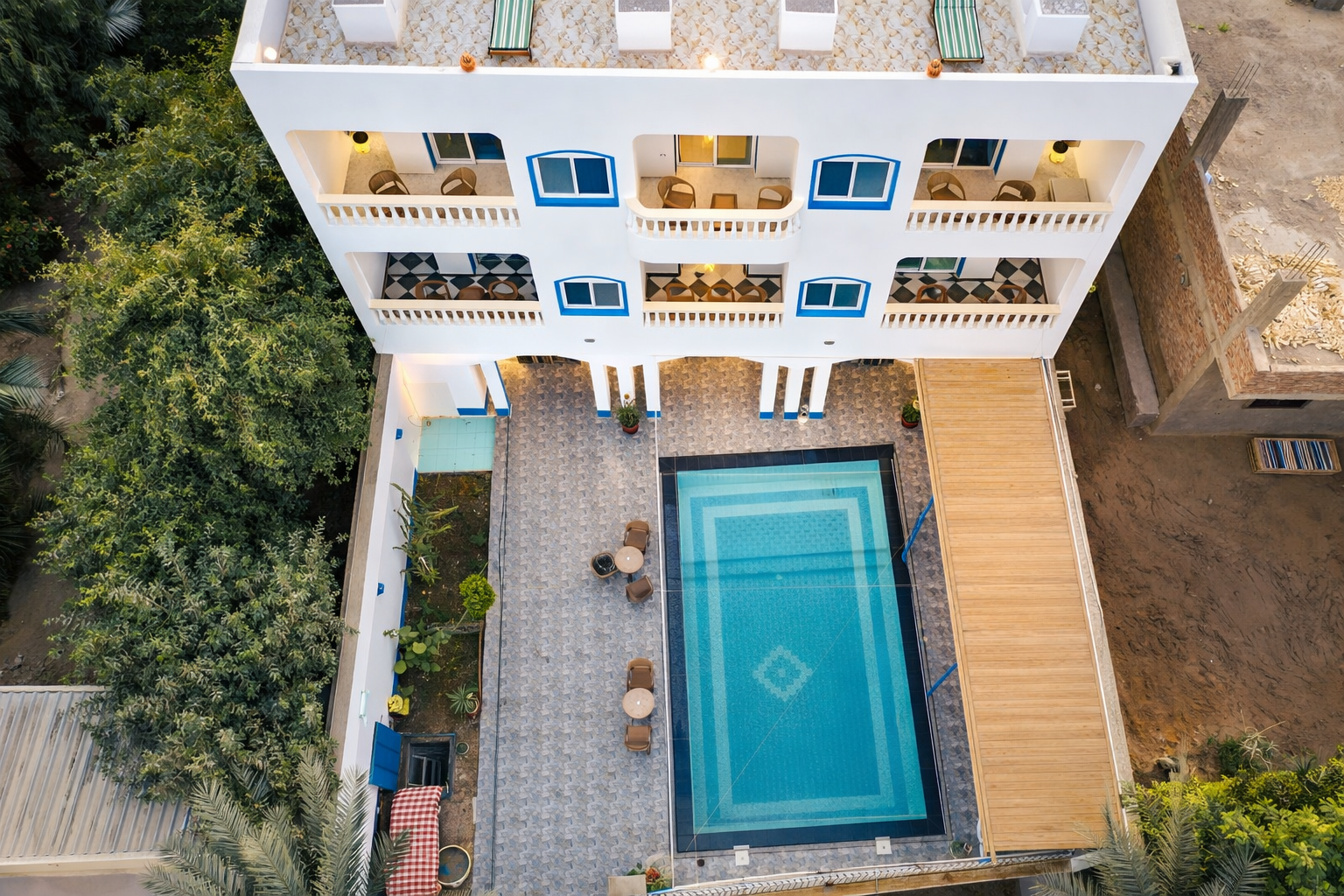 home outside with pool up 1b